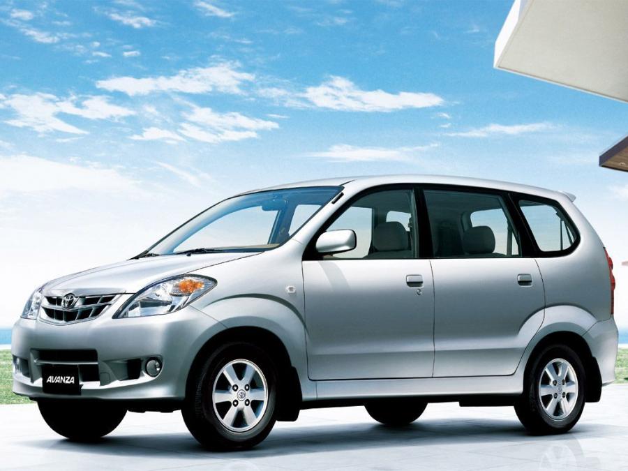  Toyota Avanza 2003 года  (фото 1 из 9)